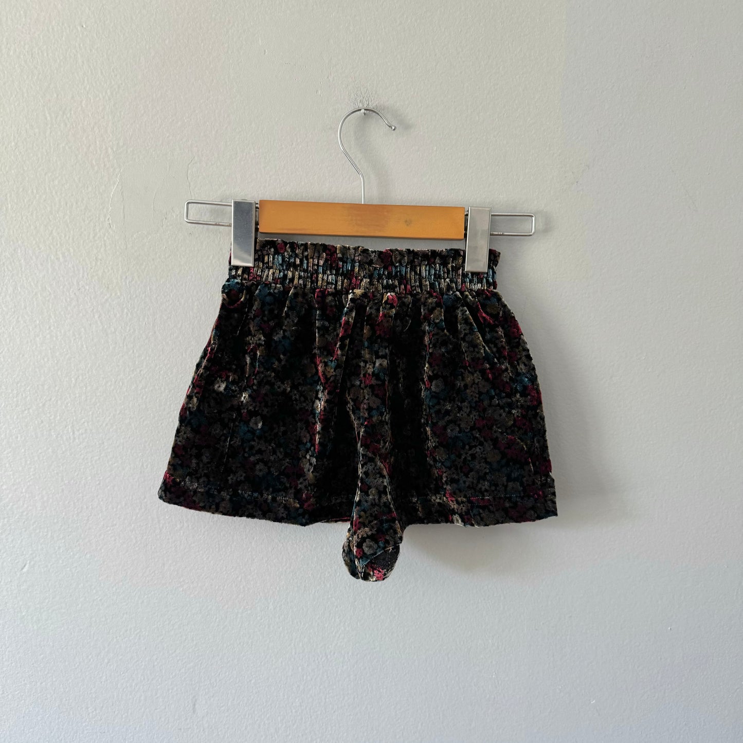 Next / Velour x floral shorts / 4Y