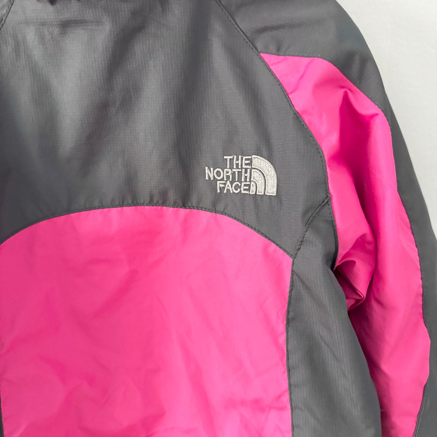 The North Face / Coupe-vent rose et gris / 1 an (Convient à un enfant de 2 ans)