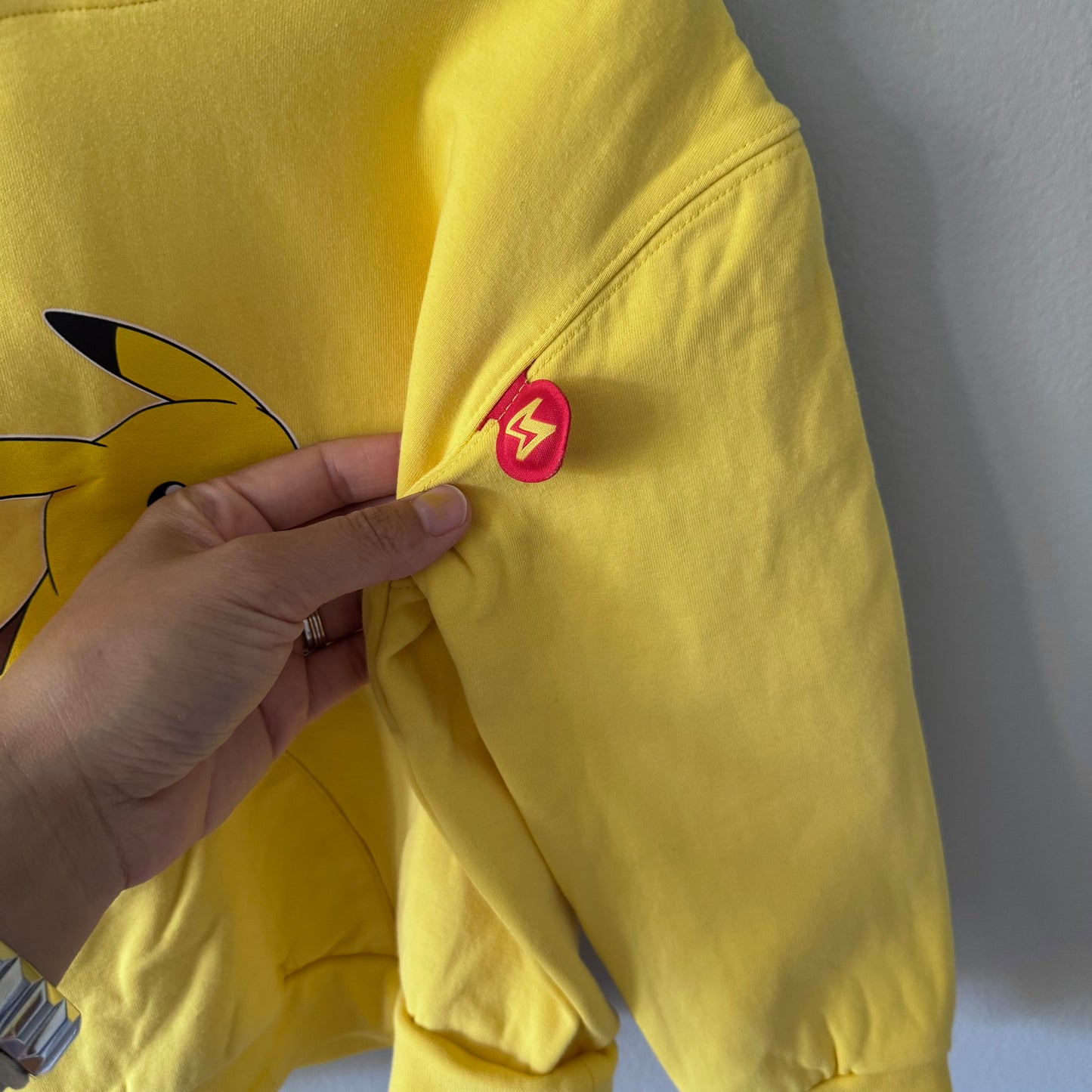 Pokemon / Pikachu yellow hoodie / 4Y