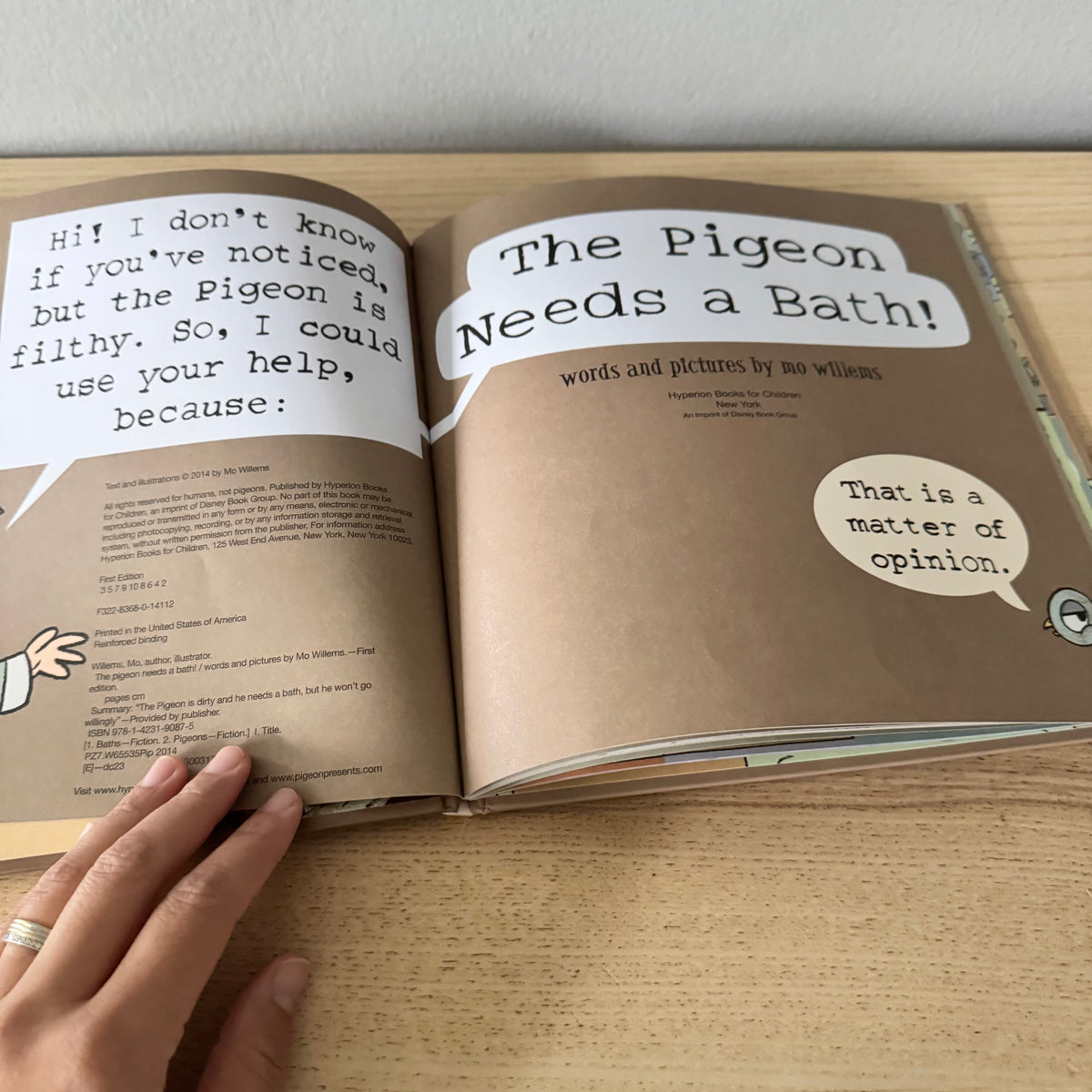 The Pigeon Needs a Bath! / Mo Willems