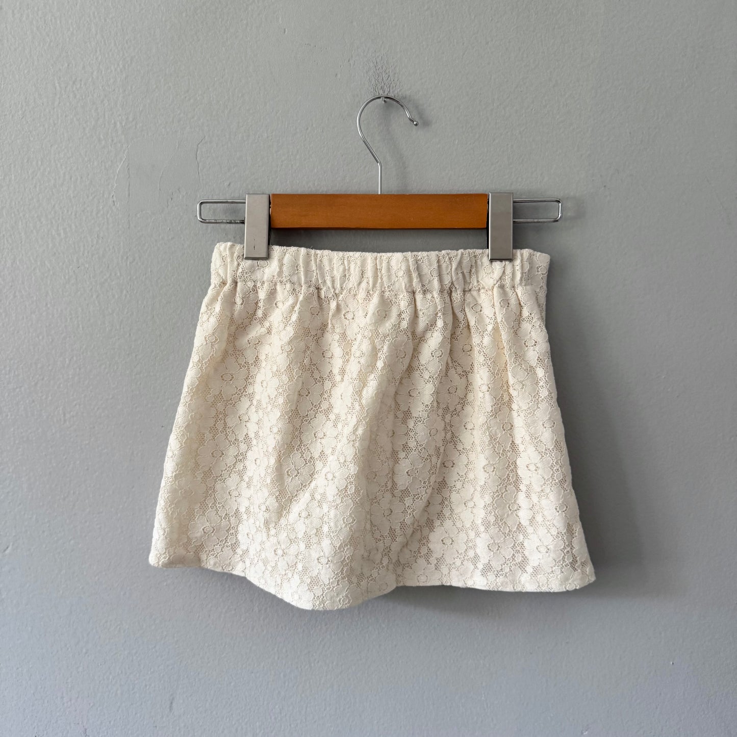 Zara / White eyelet skirt / 8-9Y - New with tag