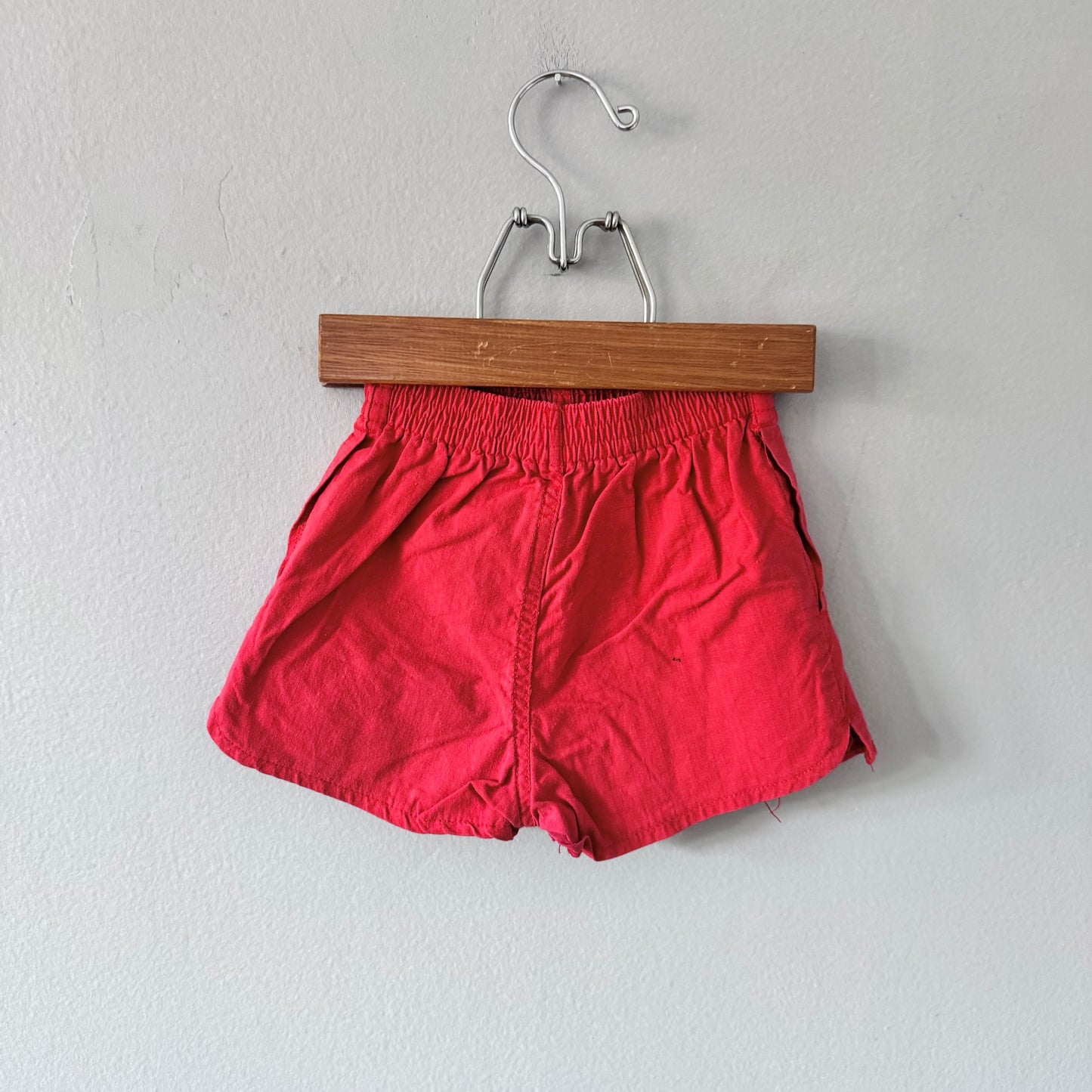 OP vintage / short rouge / 4 ans (convient à 18-24 mois)