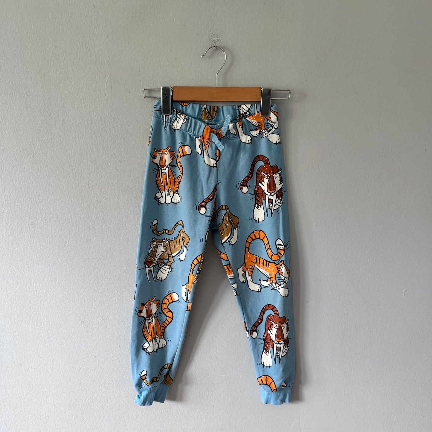 H&M / Blue x tiger sweatpants / 5-6Y