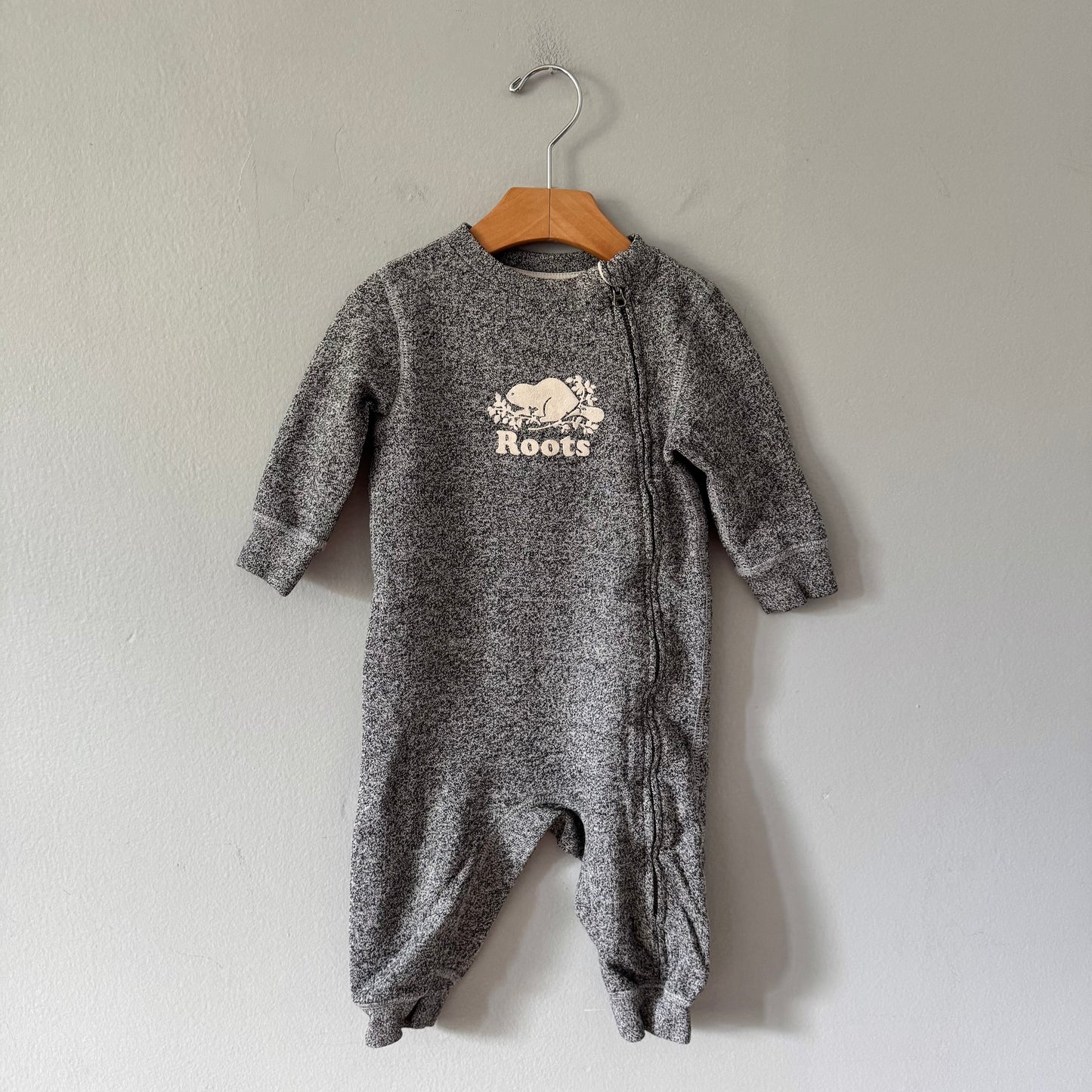 Roots / Salt and pepper crew romper / 12-18M