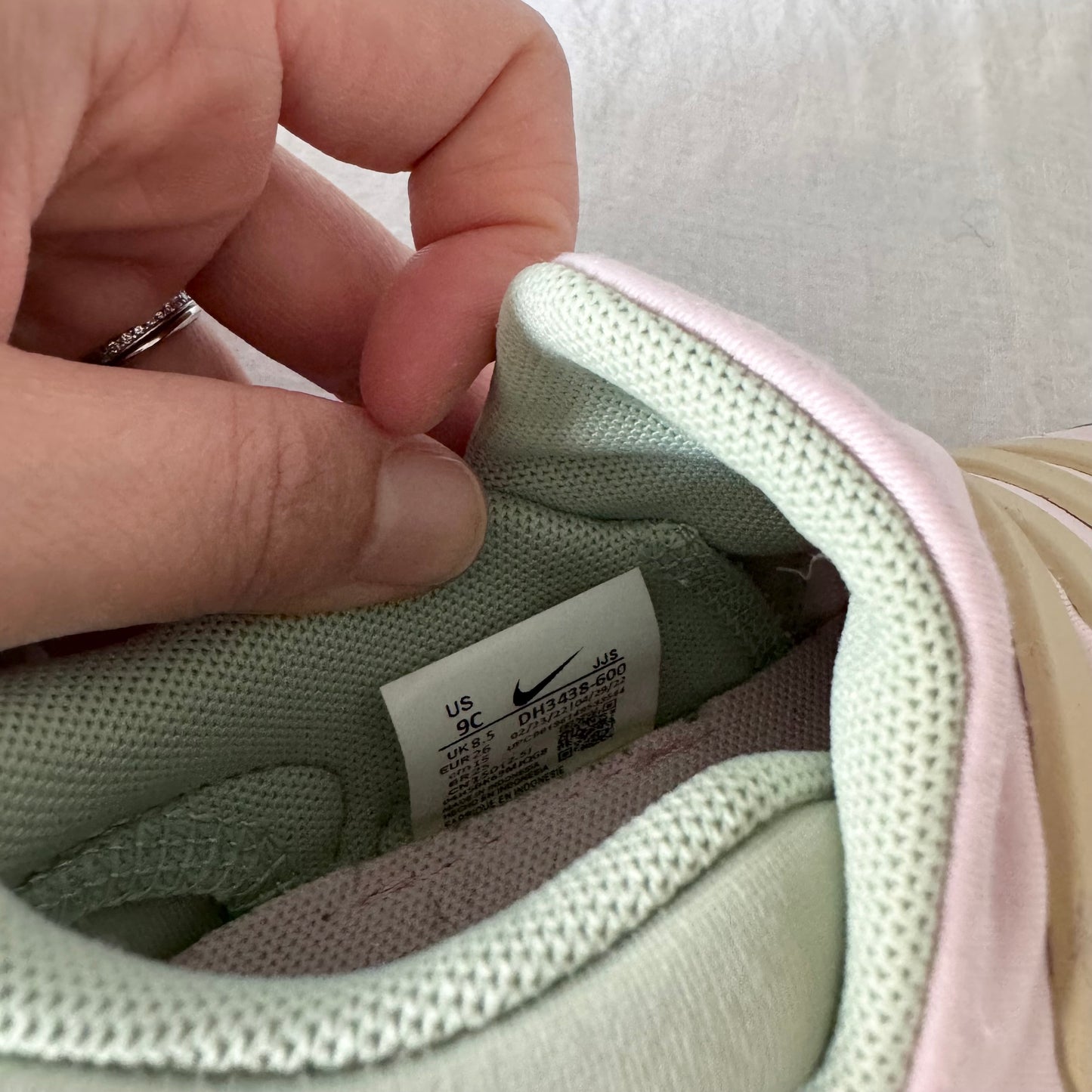 Nike / Running Shoes / US9