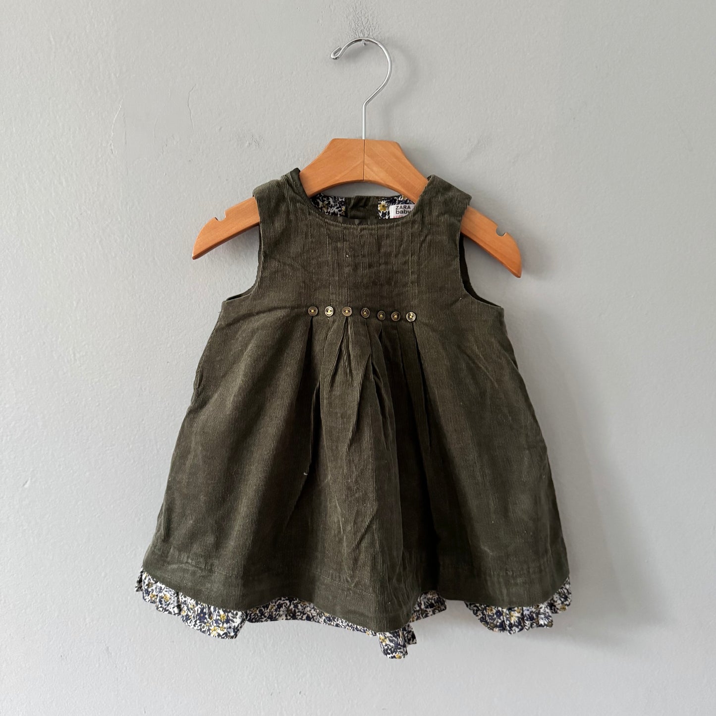Zara / Khaki corduroy dress / 12-18M