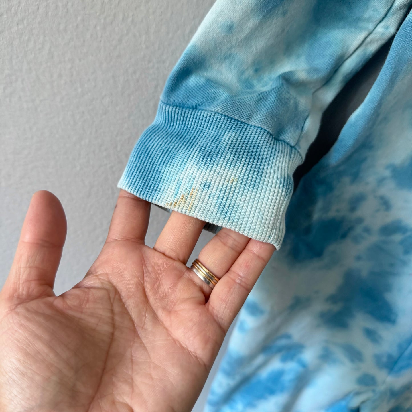 Lola & Taylor / Blue tie dye crew romper / 18-24M