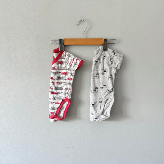 Uniqlo / Lisa Larson onesie set / 3M