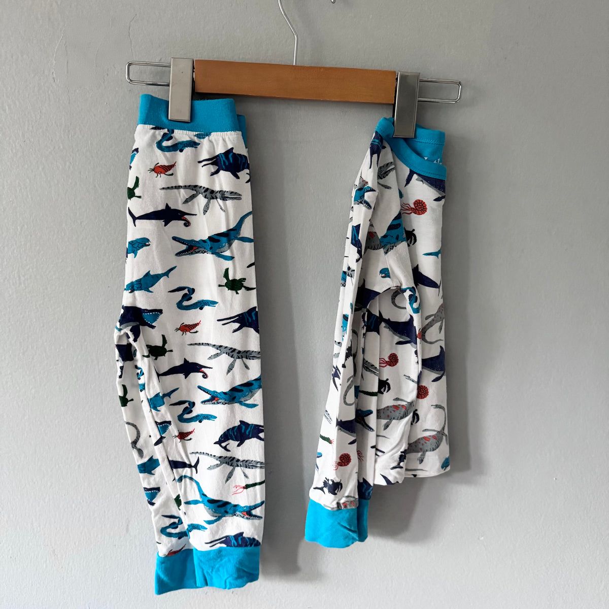 Hatley / White blue shark pajama set / 2Y
