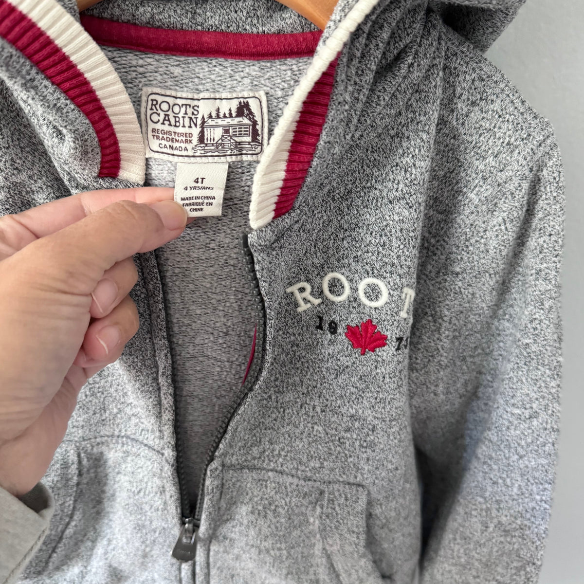 Roots cabin / Salt and pepper zip up hoodie / 4T