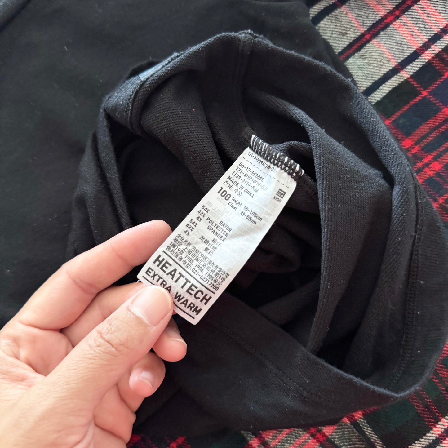 Uniqlo / Black heat tech extra warm long sleeve / 3-4Y