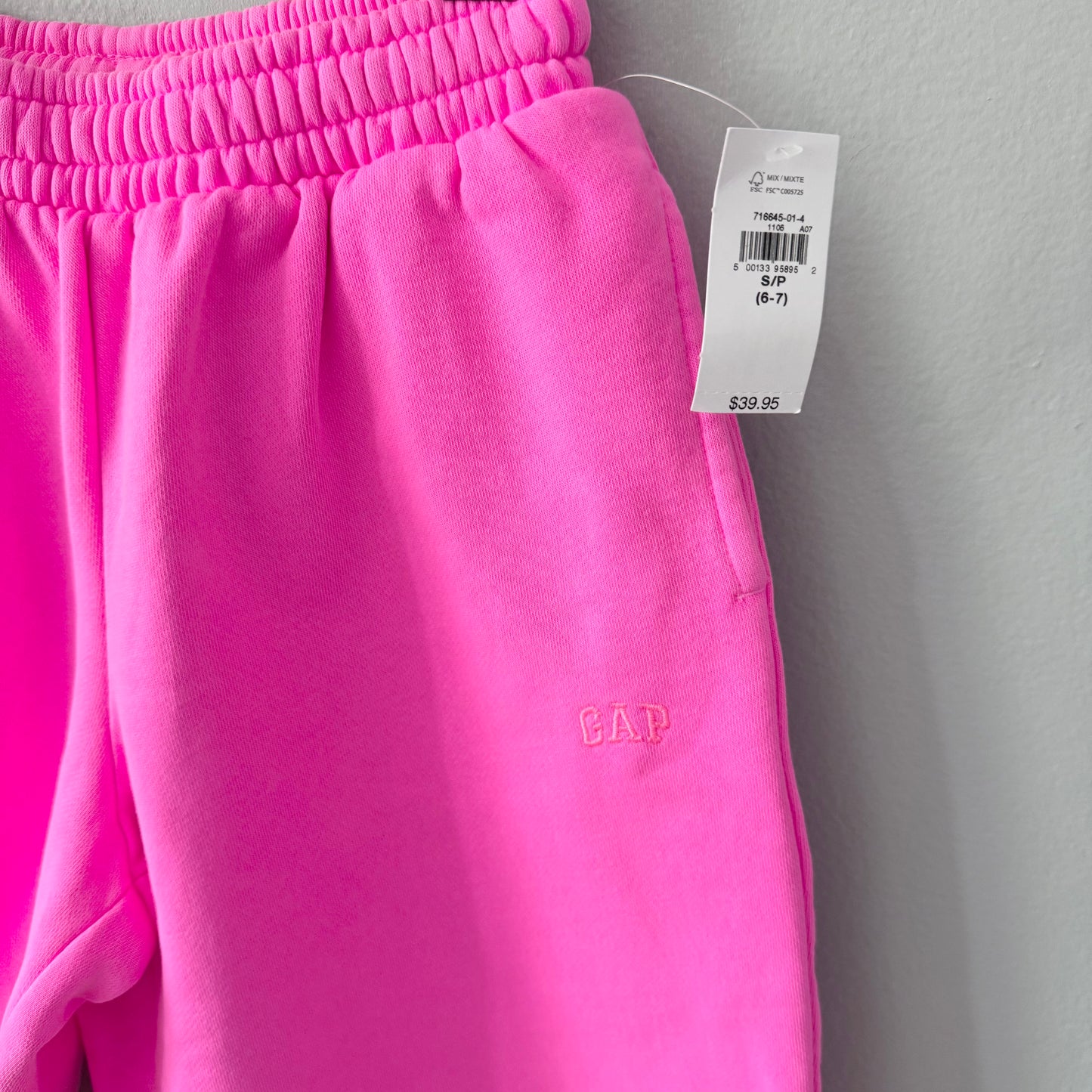 Gap / Pink crew shorts / 6-7Y - New with tag