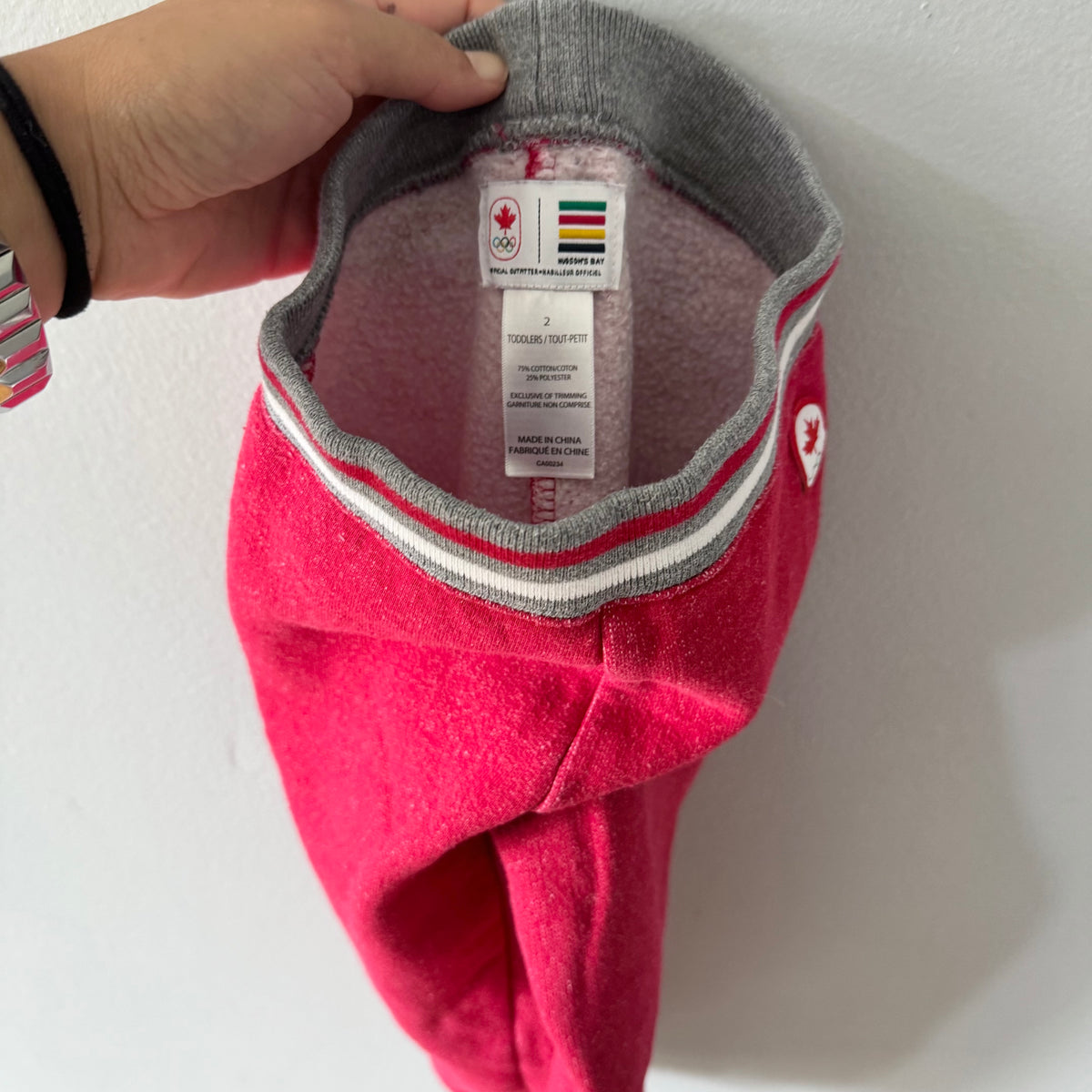 Hudson's Bay / Red Canada zip up hoodie & pants set / 2Y