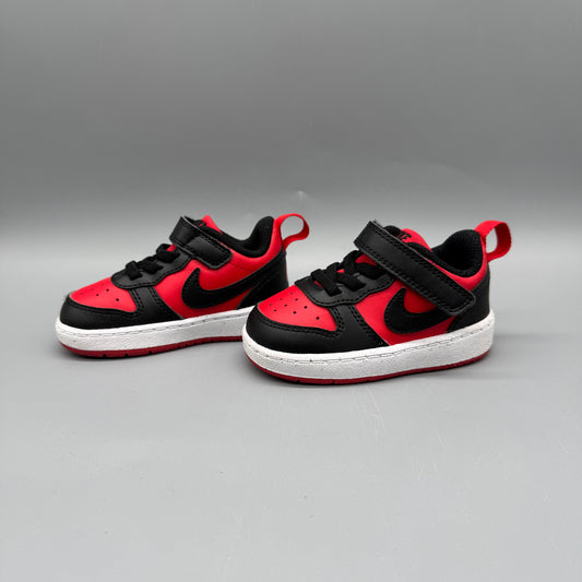 Nike / Running Shoes / US5