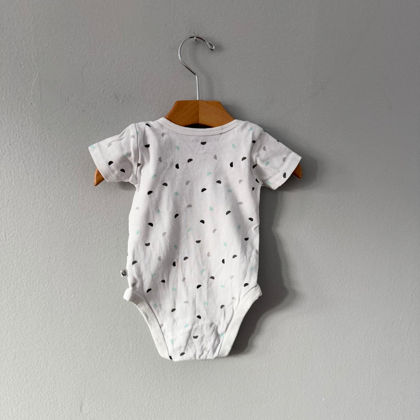 Petit Lem / White short sleeve onesie / 9M