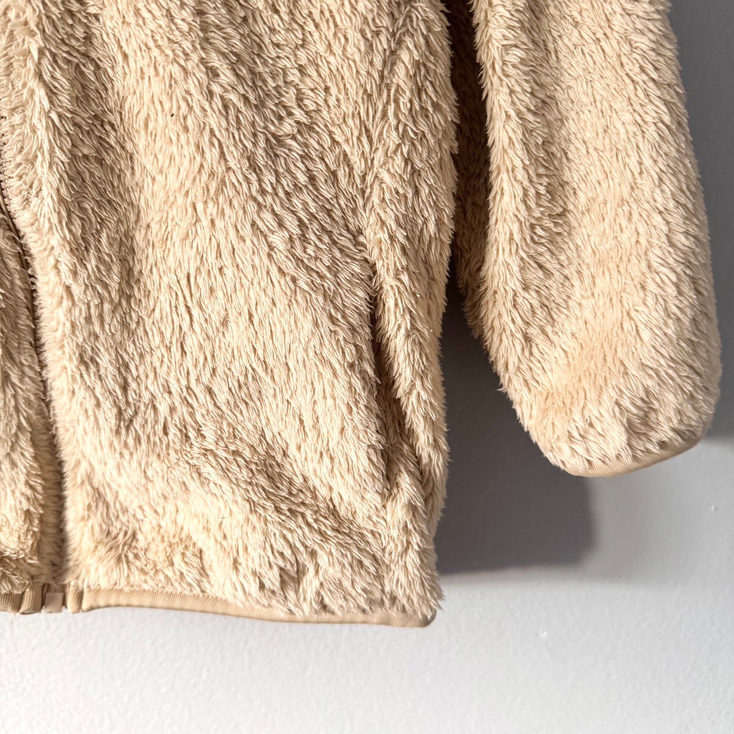 Uniqlo / Beige sherpa zip up / 18-24M