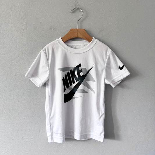 Nike / White Dri-fit T-shirt / 5-6Y