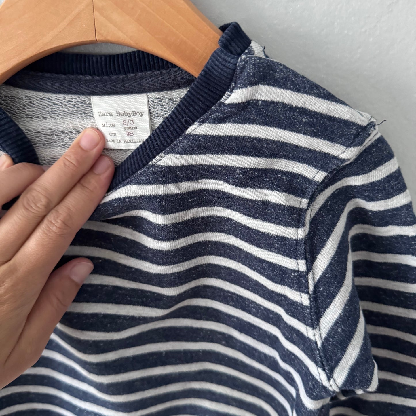 Zara / Navy white stripe sweatshirt / 2-3Y