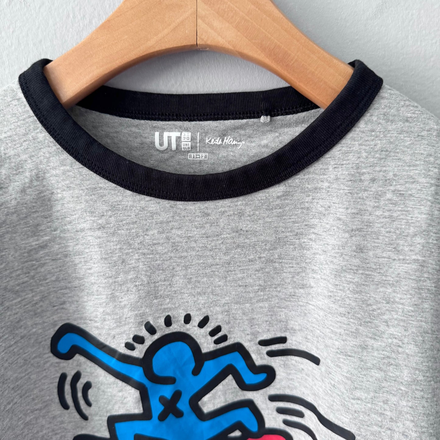 Uniqlo x Keith Haring / Light grey T-shirt / 11-12Y