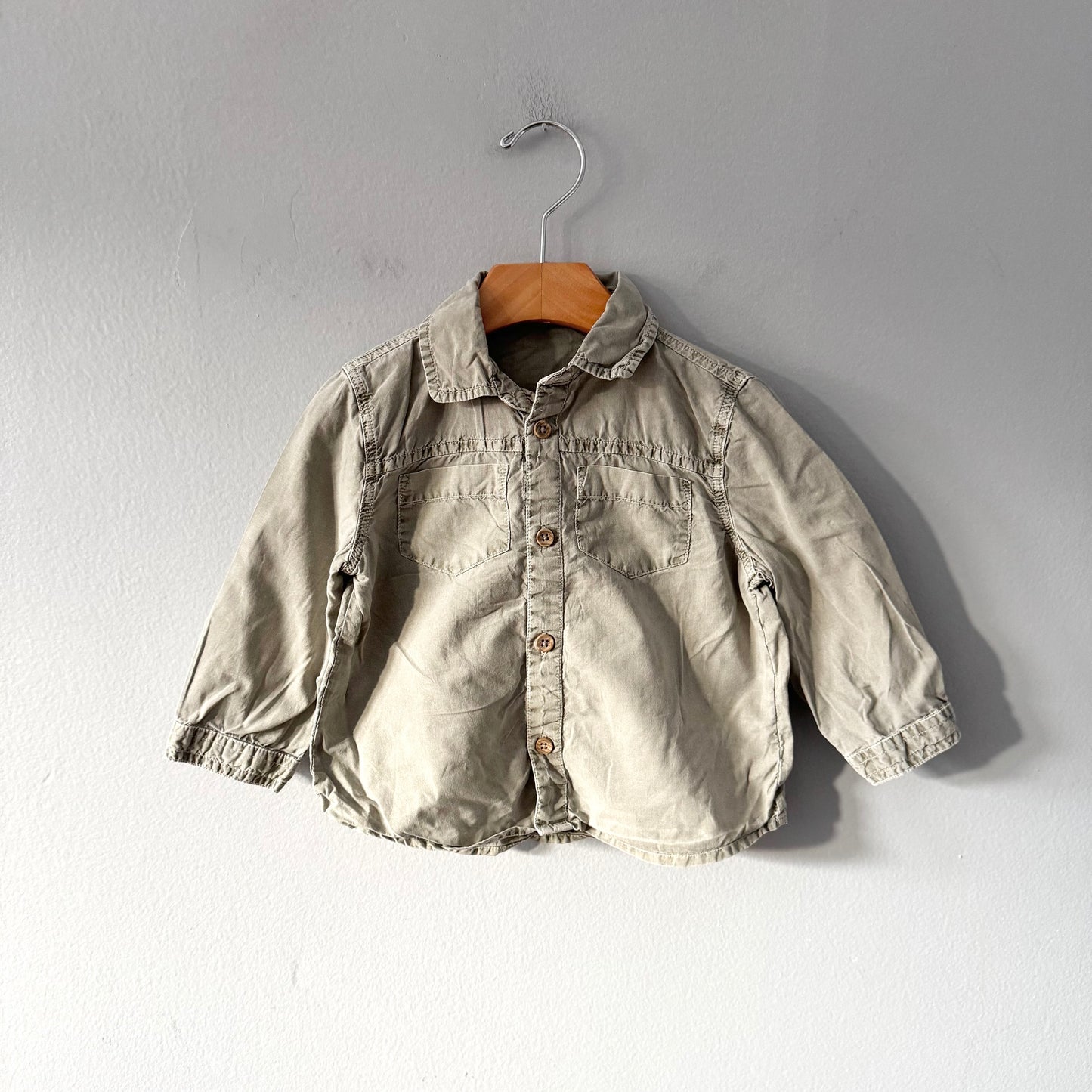 Rise Little Earthling / Khaki shirts / 18-24M
