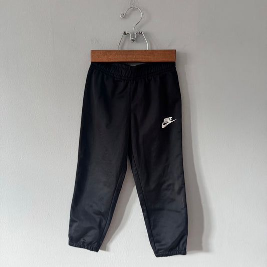 Nike / Black track pants / 3-4Y