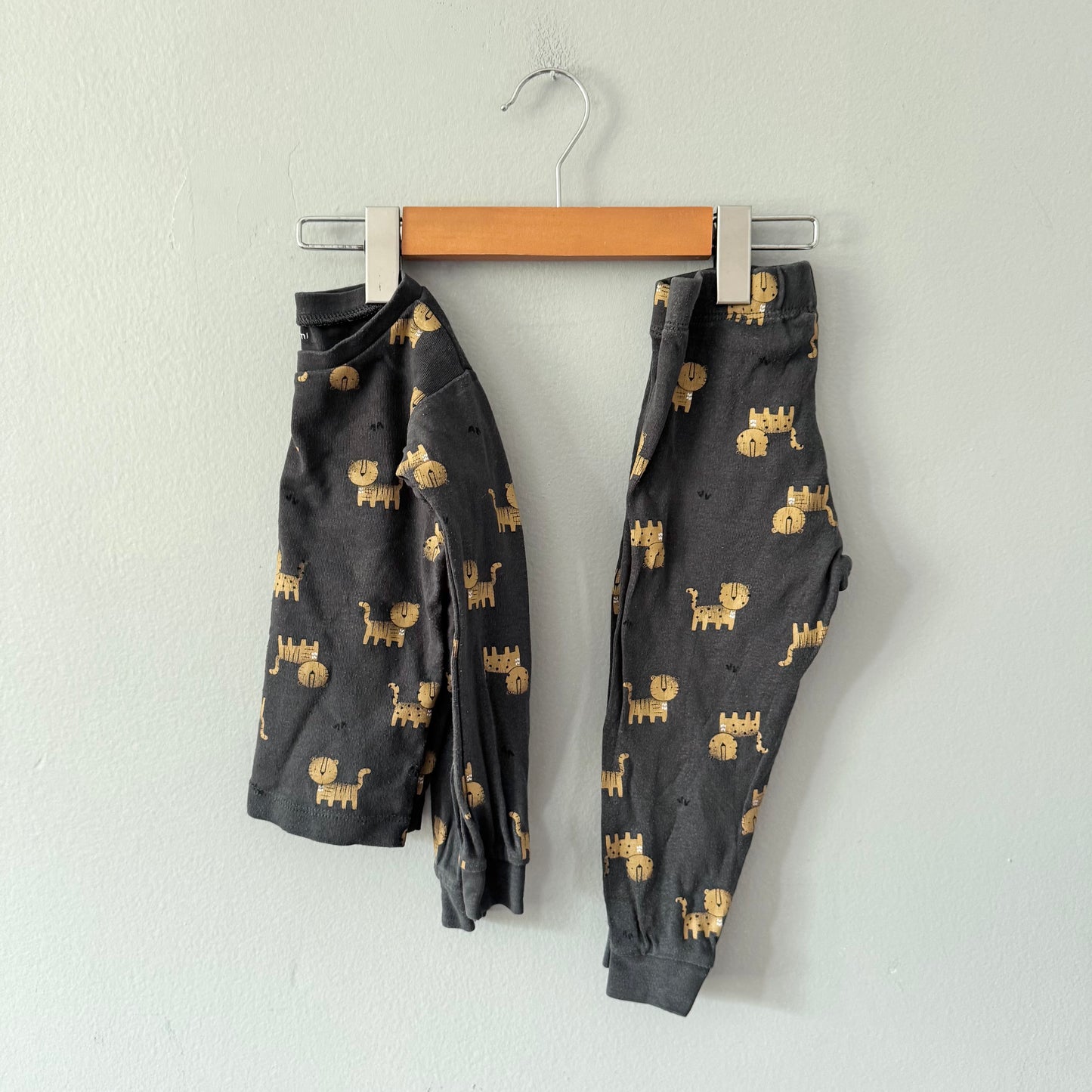 Petit lem / Dark grey x tiger pajama set / 2Y