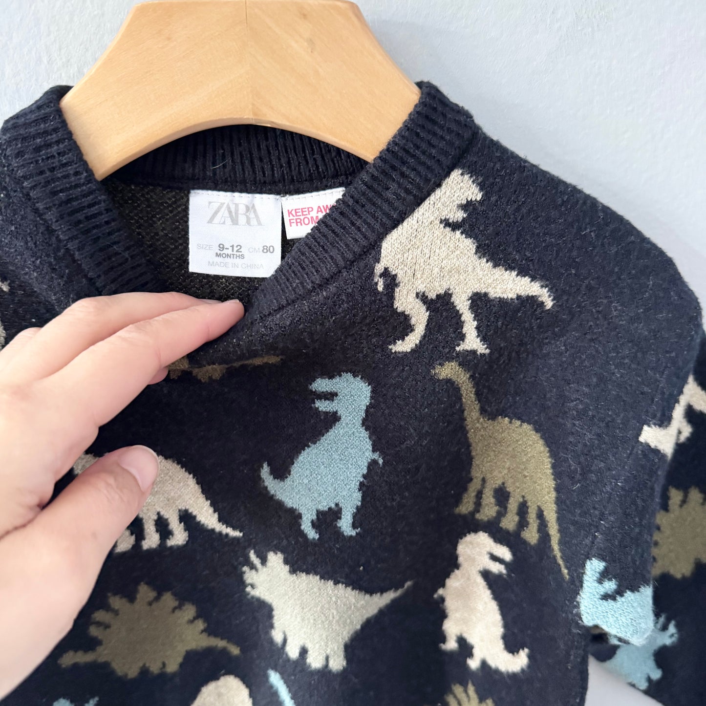 Zara / Black x Dino knit pullover / 9-12M