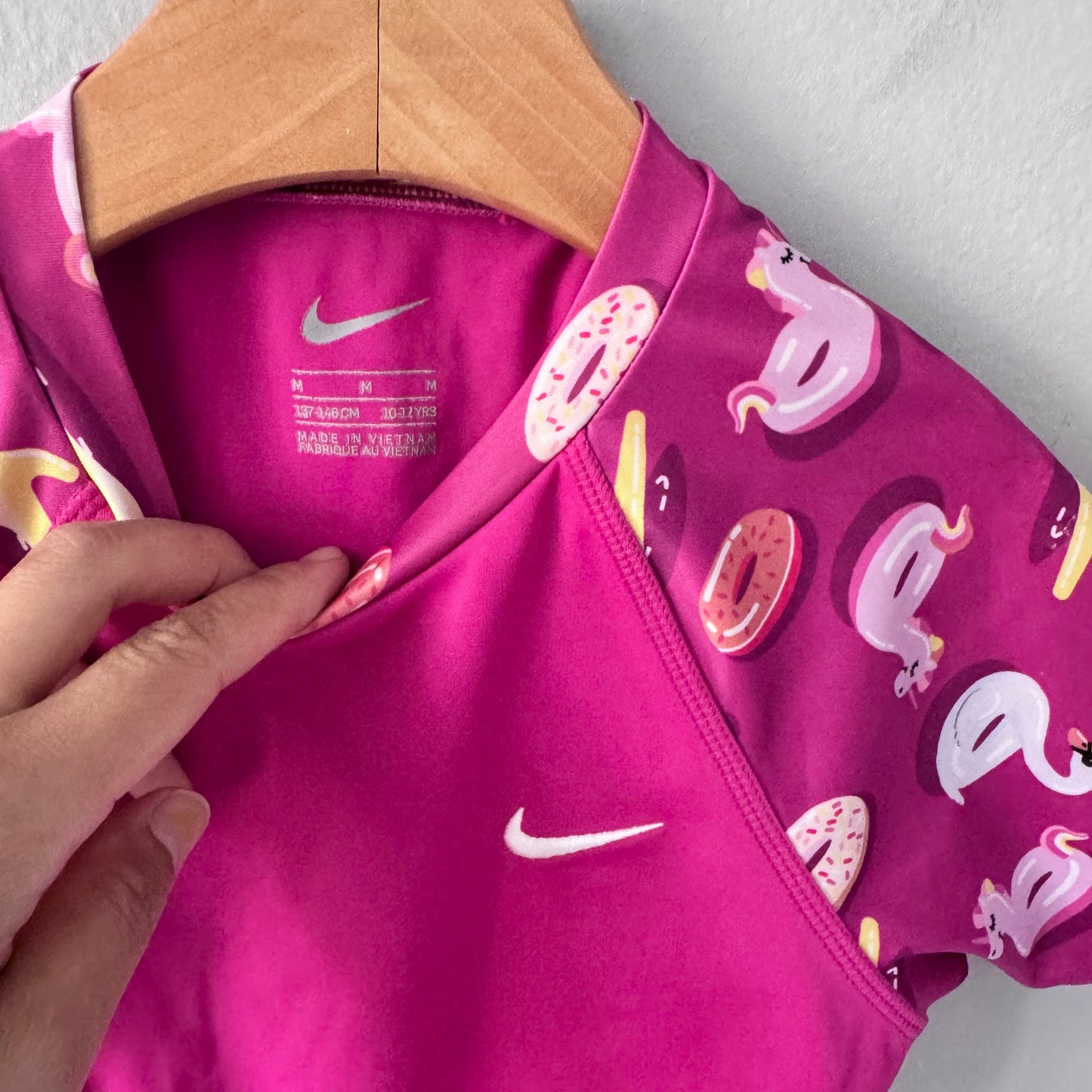 Nike / Vivid pink rash guard / 10-12Y(Fits 8Y+)