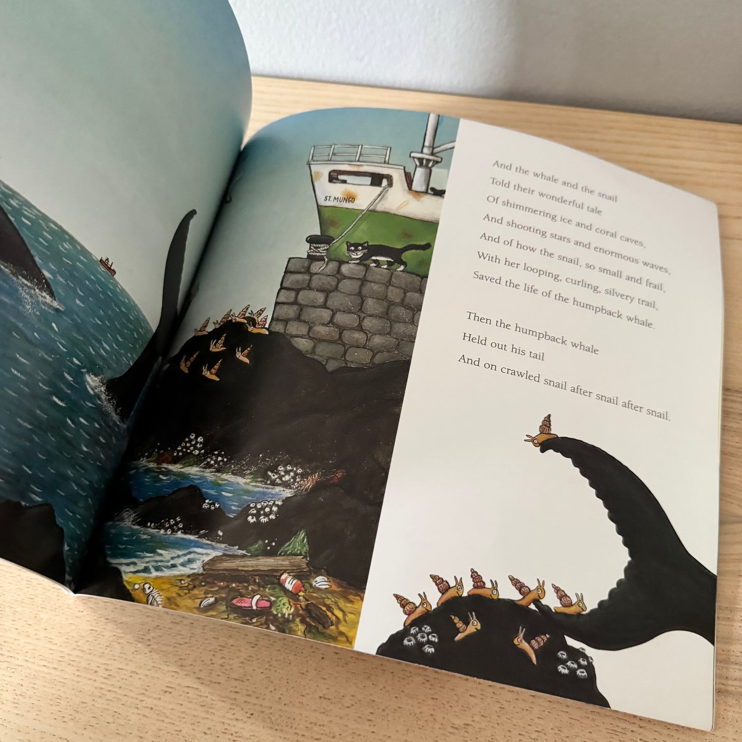 The Snail and the Whale / Julia Donaldson & Axel Scheffler