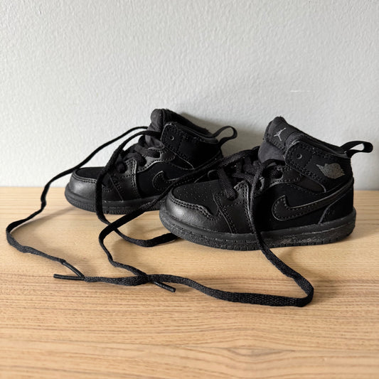 Nike / Sneaker / US6