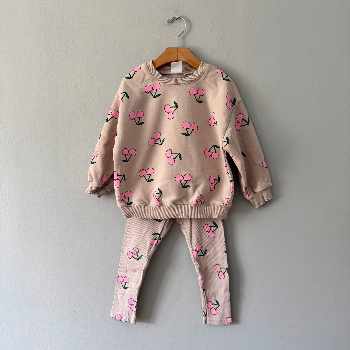 Zara / Cherry sweatshirt & leggings set / 4Y