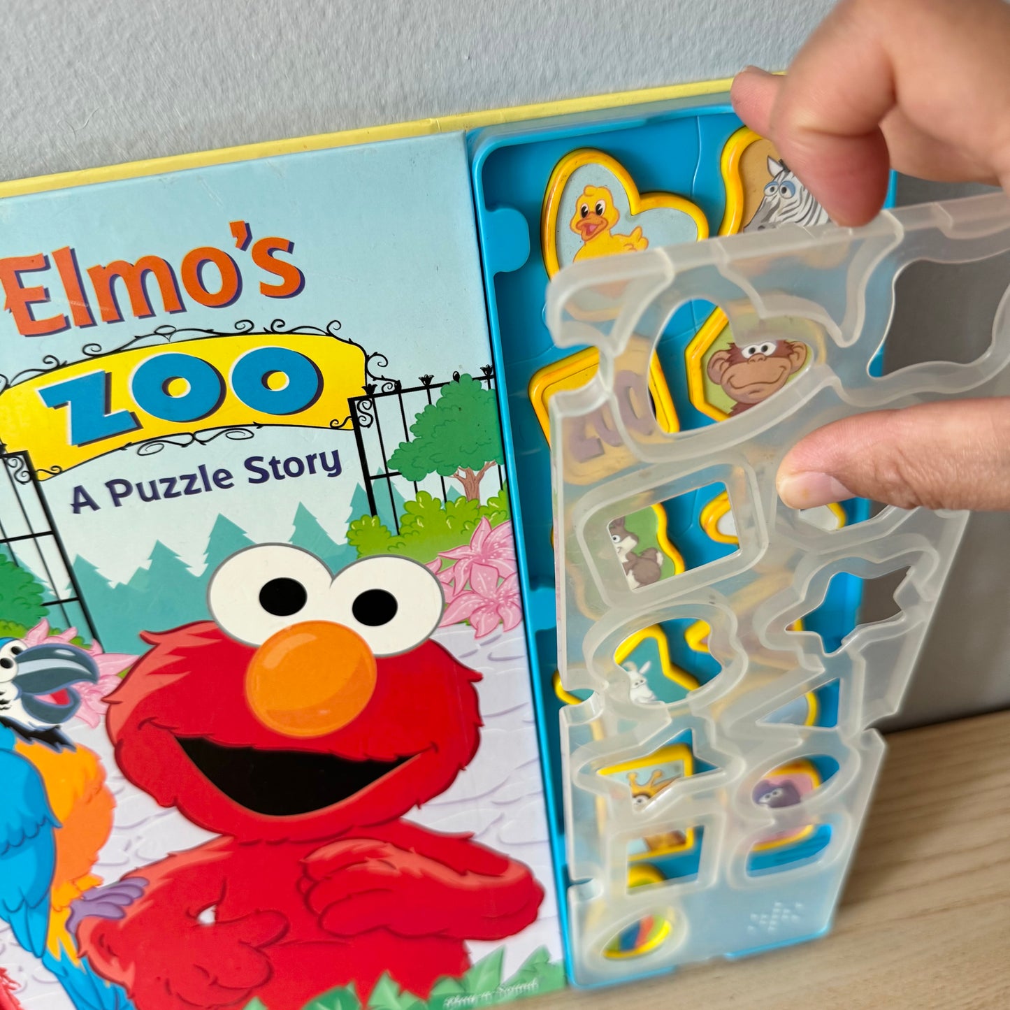 Sesame Street - Elmo's Zoo - A Puzzle Sound Book
