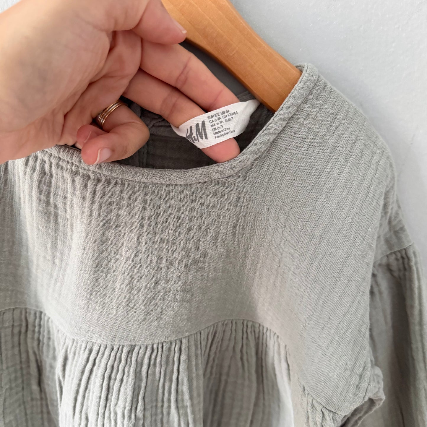 H&M / Grey muslin dress / 6-7Y