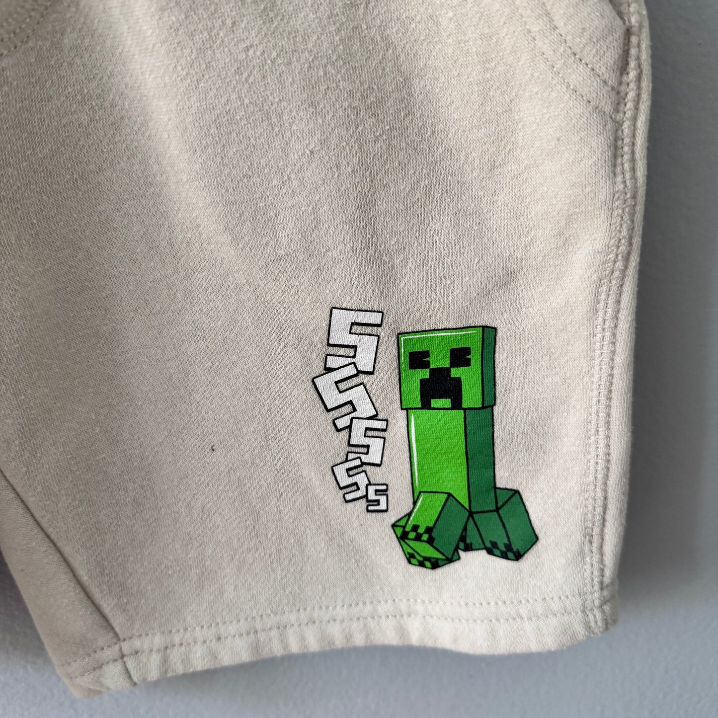 Old Navy x Minecraft / Ivory crew shorts / 6-7Y