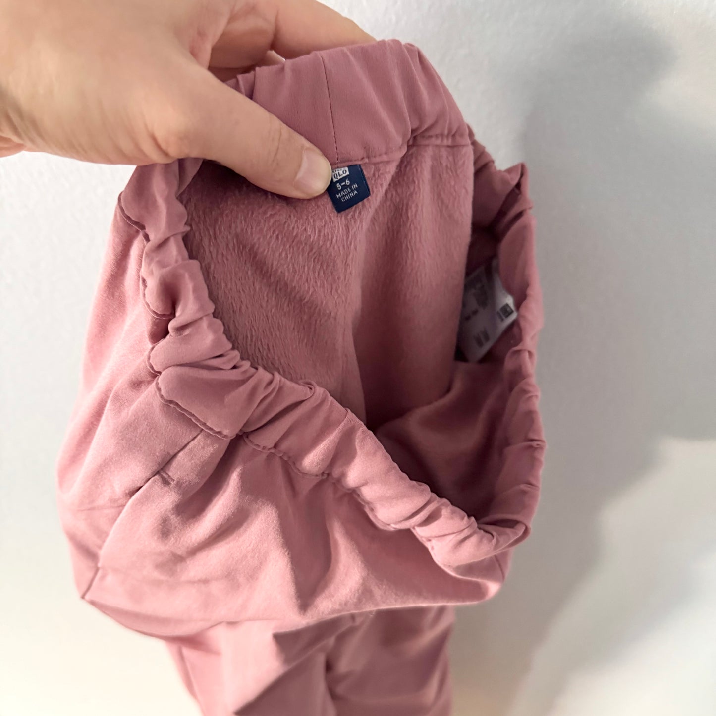 Uniqlo / Fleece lined active pants / 5-6Y