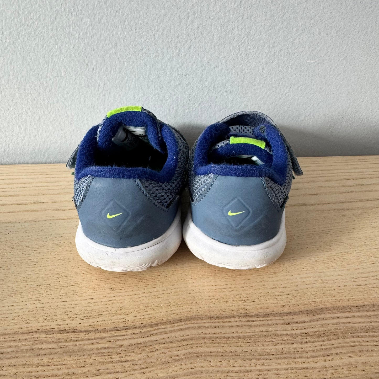 Nike / Sneakers / US7