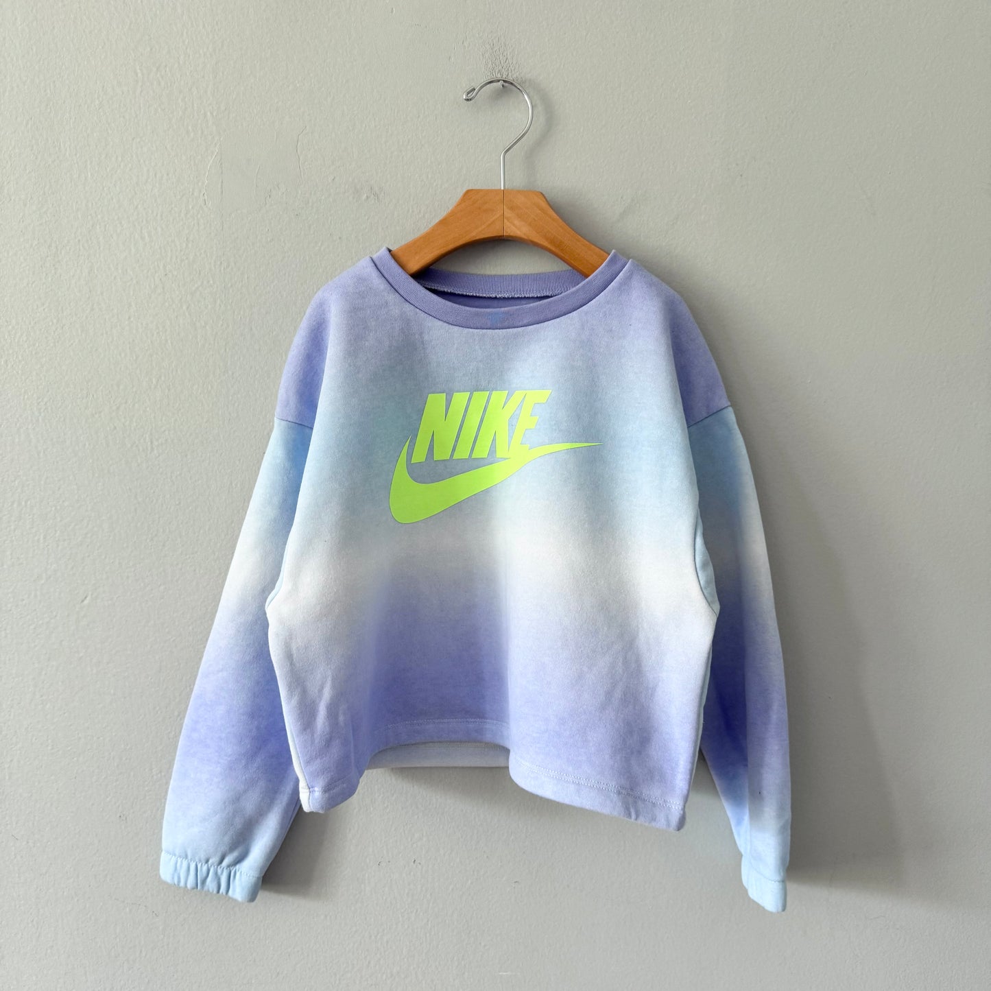 Nike / Purple sweatshirt / 6-7Y
