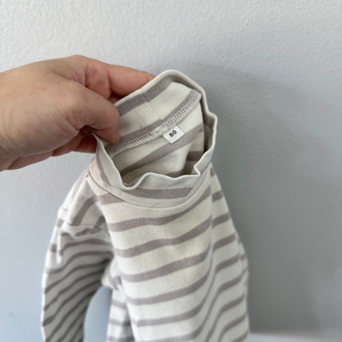 Muji / Haut à manches longues rayé blanc et gris clair / 80 cm (12 mois)