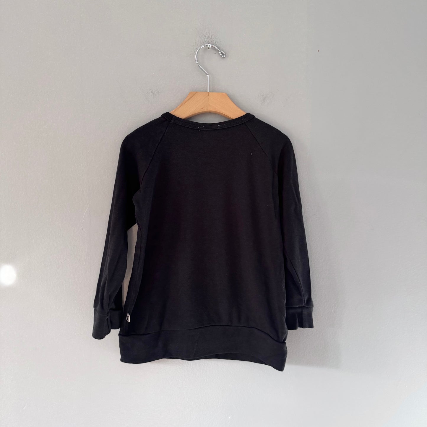 Little & Lively	/ Black long sleeve / 5-6T