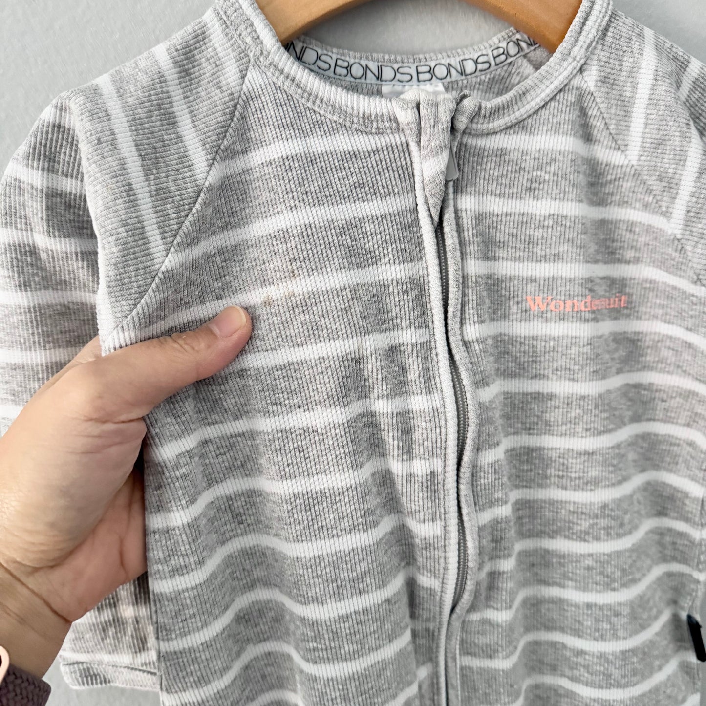 Bonds / Wondersuit - Light grey striped / 12-18M