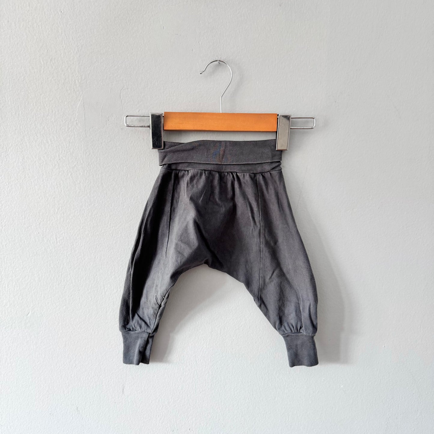 Mini mioche / Sarouel gris foncé / 3-6M