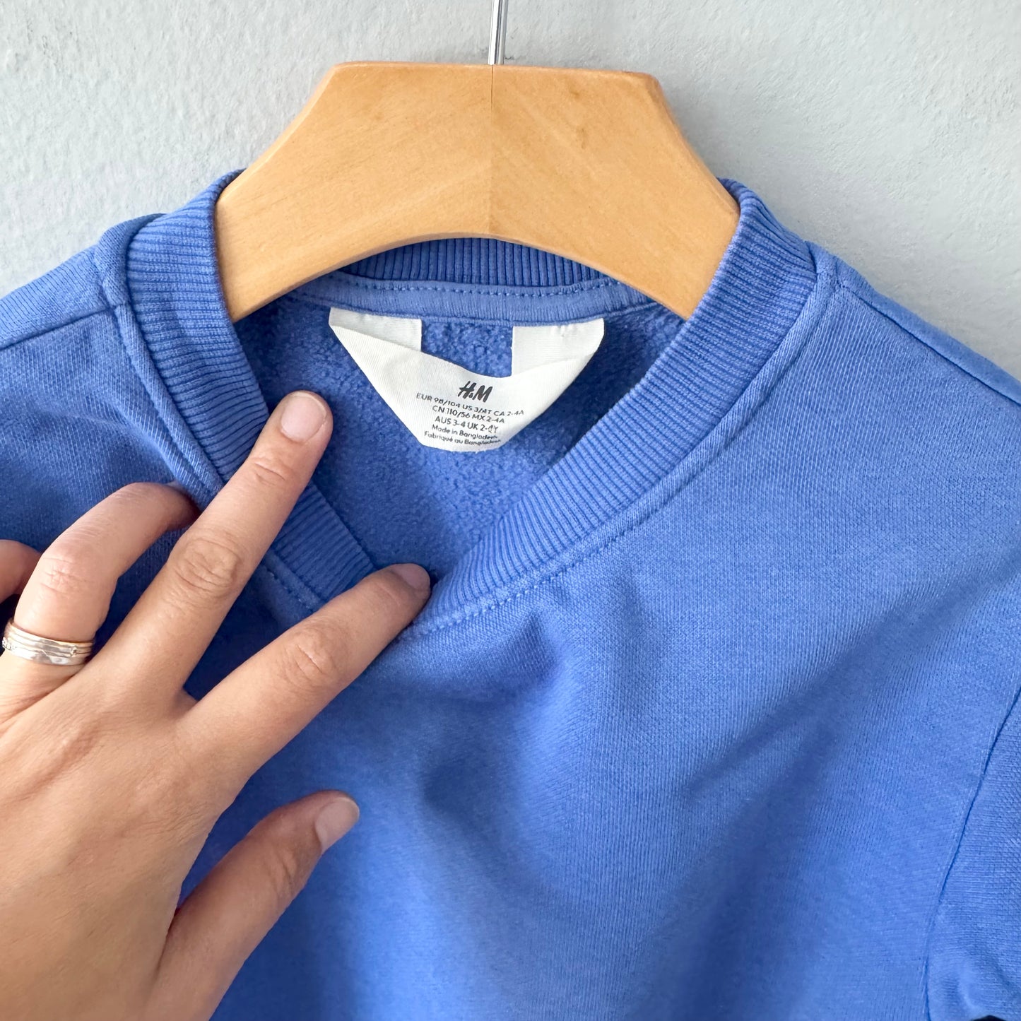H&M / Blue sweatshirt / 2-4Y