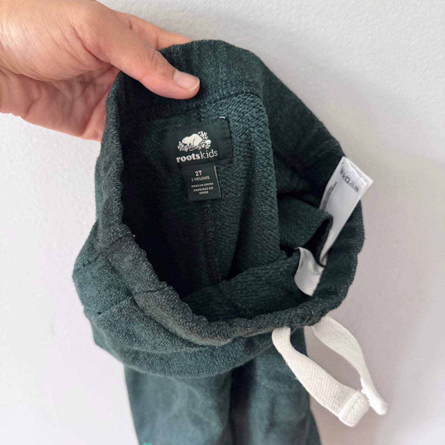Roots / Dark green sweatpants / 2T