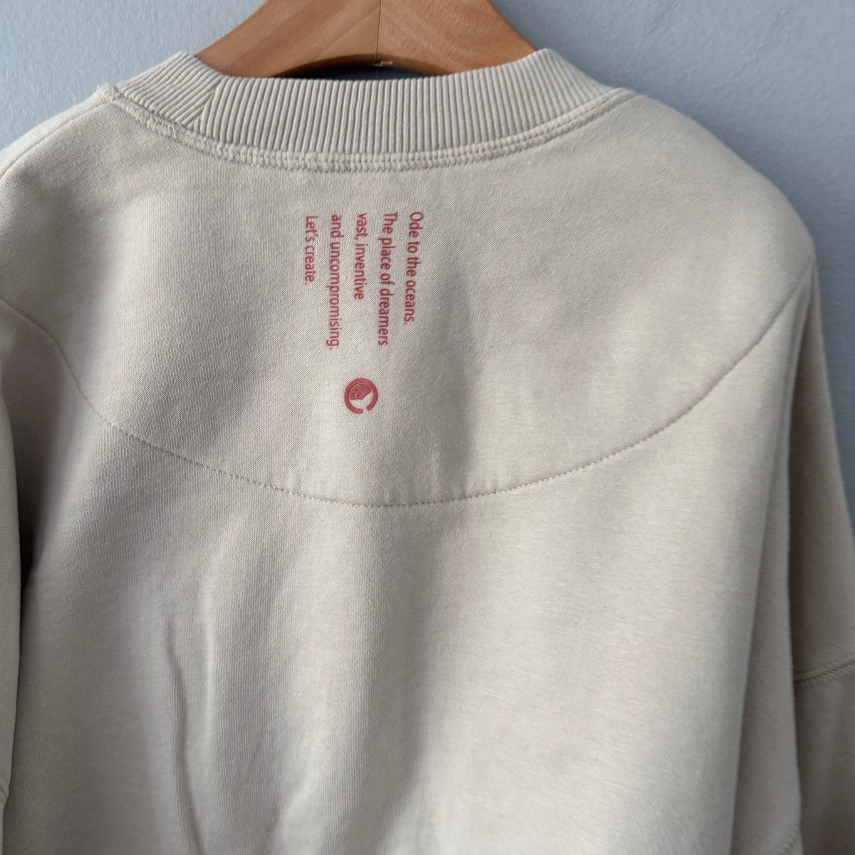Ocean Laundry / Beige sweatshirt / 7-8Y
