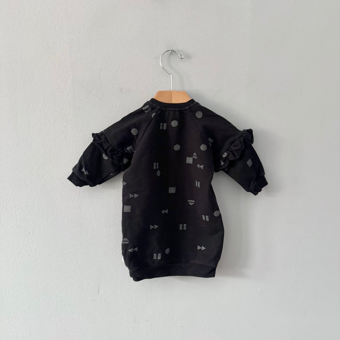 Miles baby / Black crew gown / 6M