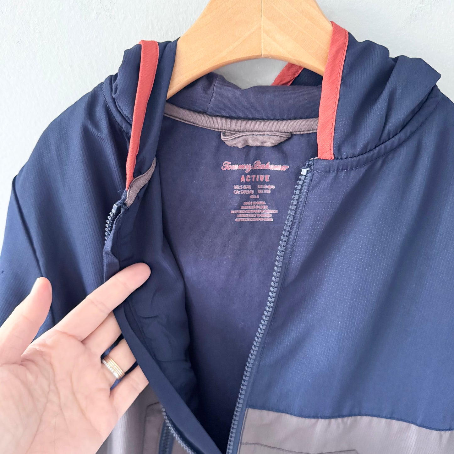 Tommy Bahama / Veste zippée bleu marine et grise / 6 ans