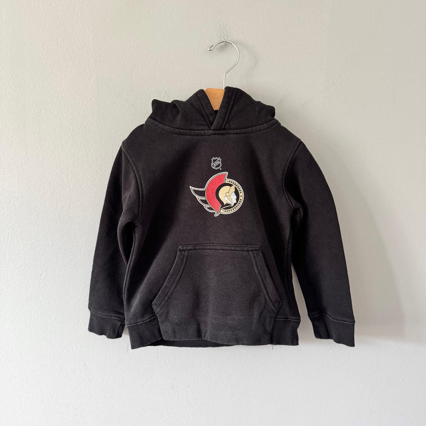 NHL / Black hoodie / 4T