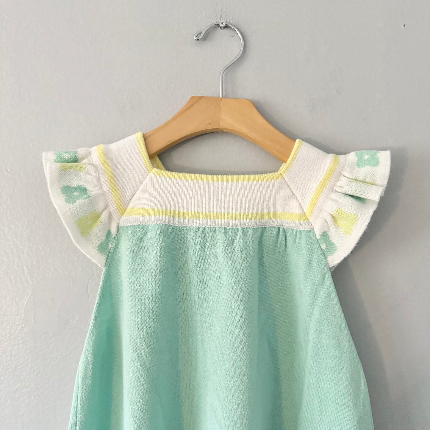 No brand / Light green knit dress / 4Y