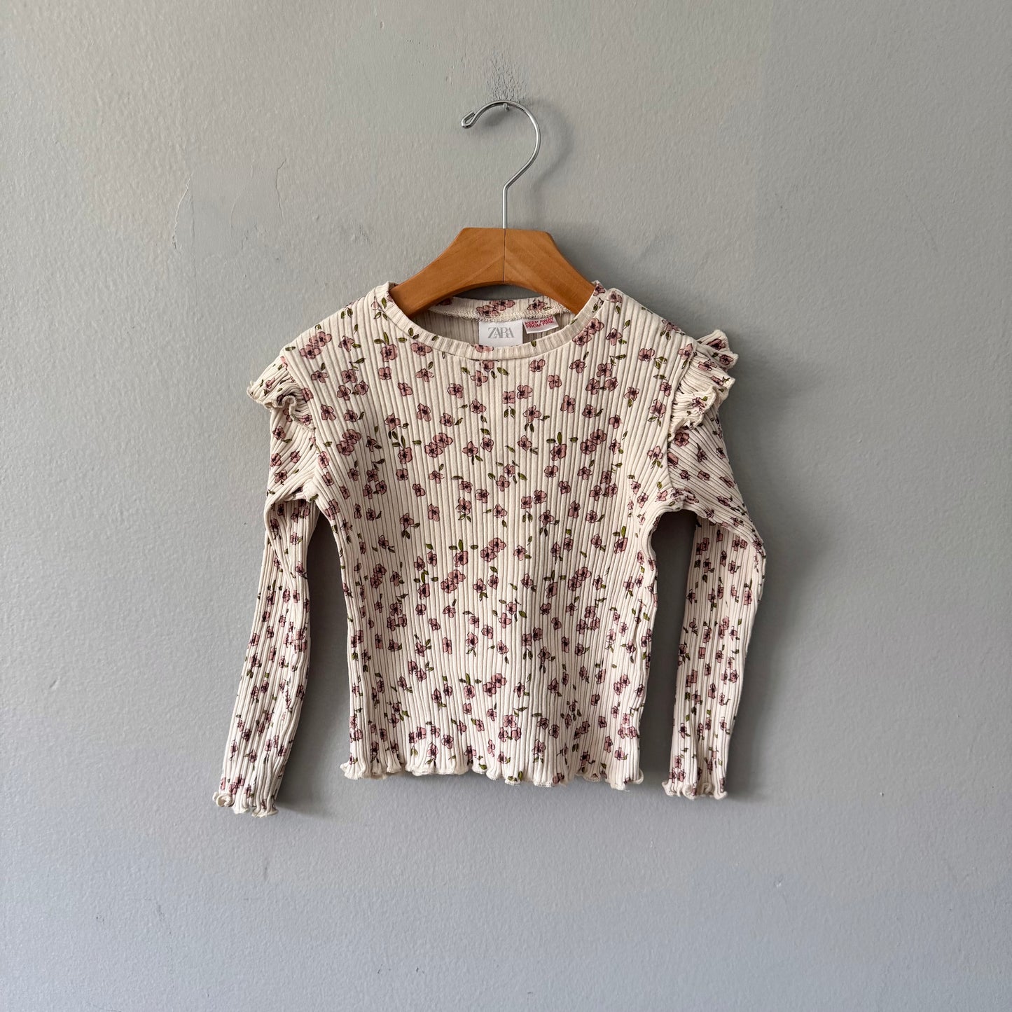 Zara / White ribbed x floral long sleeve / 3-4Y