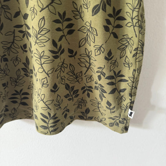 Little & Lively / Khaki x leaves T-shirt / 5-6Y